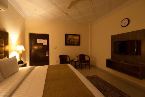 Hotel One Lalazar Multan image 28