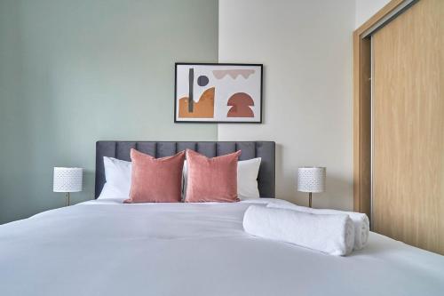 Stella Stays Upscale 2 BDR Dubai JVC Large Terrace