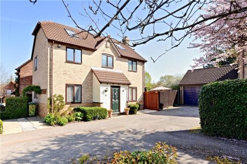 Modern House In Loughton With A South-east Facing Private Garden, , Buckinghamshire