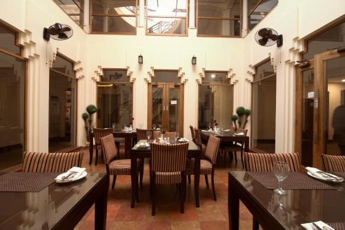Restoran, Hotel One Tariq Road Multan in Multan