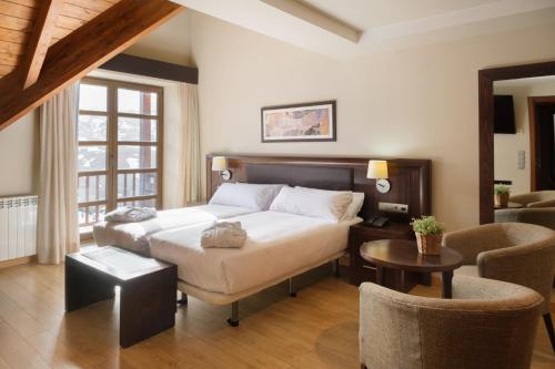 Superior Double or Twin Room with Mountain View