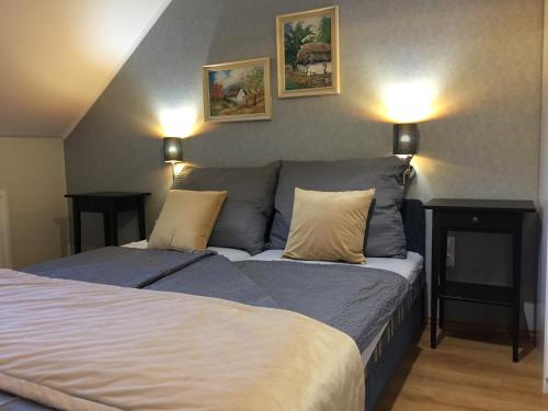 2 twin beds
