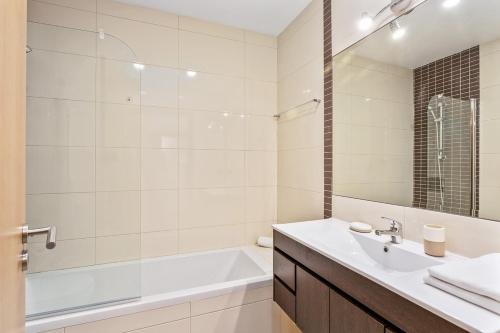 Bathroom, Vale San Antonio Apartments in Almancil