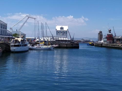 Two Bedroom Apartment - fully furnished and design - image 4