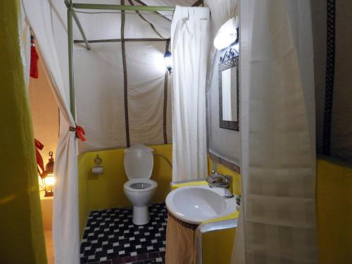 Room in Lodge - Sleep In Luxury Tent In Desert photo 3