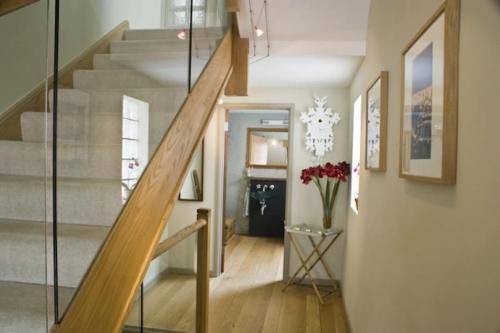 Sillwood Road Group House Sleeps 12 - image 3