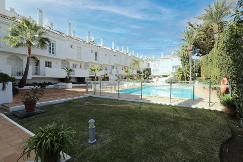 One bedroom apartment walking distance to Puerto Banus - image 3