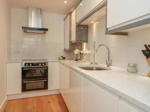 Harbourside Haven Apartment 2 - image 4