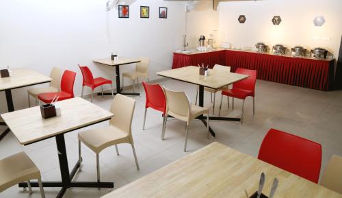 Restaurant, Lavender Infopark Kochi in Kakkanad