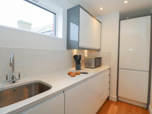 Harbourside Haven Apartment 4 - image 11