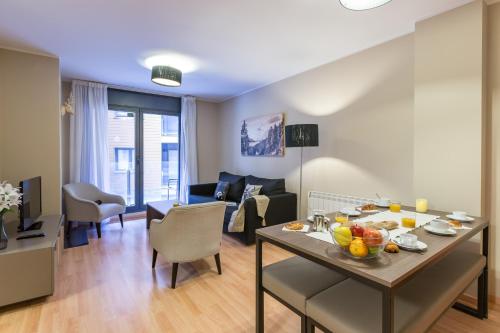 Three-Bedroom Apartment (2-8 Adults)