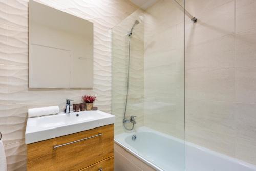 Genteel Home Baños - image 2