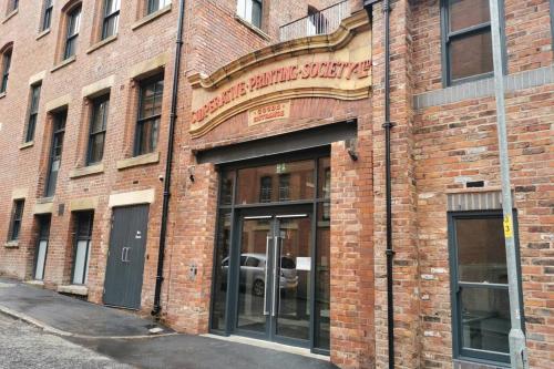 Stunning 2 Bed Flat 5min walk to Victoria Station