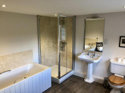The Dorset Arms Pub & Cottage Rooms 3