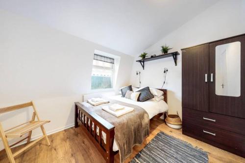 Super 3 Bed Flat Next To Paddington Station, , London