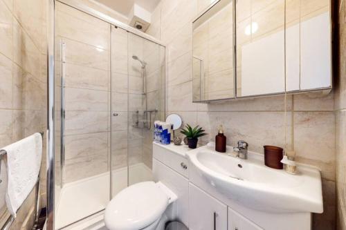 Super 3 bed flat next to Paddington Station