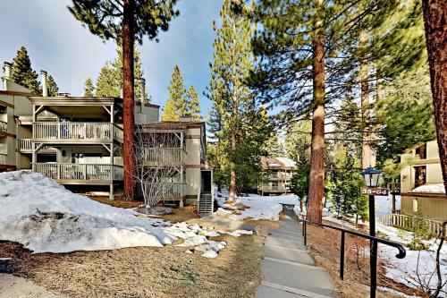 Kings Beach Condo - Pool - Fitness Center - Hot Tub townhouse - main image