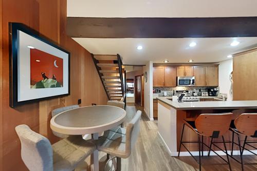 Kings Beach Condo - Pool - Fitness Center - Hot Tub townhouse - image 4