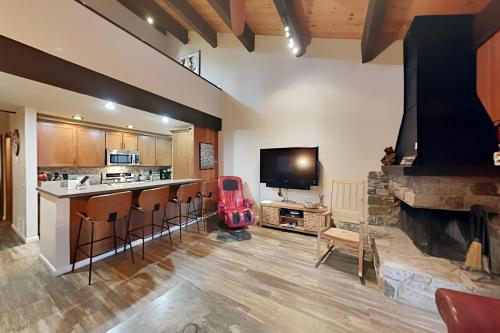 Kings Beach Condo - Pool - Fitness Center - Hot Tub townhouse - image 5