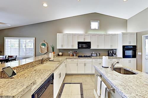 Indian Palms Gem - Private Pool & Hot Tub home - image 7