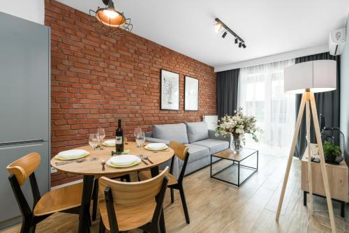 Apartment Poznan Grunwald by Renters - image 8