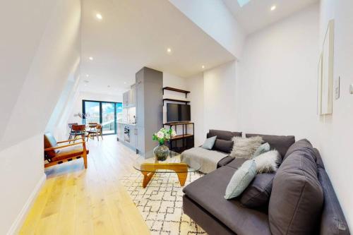 Stunning 2bed Apartment 8min Walk From Metro, Clapham, London