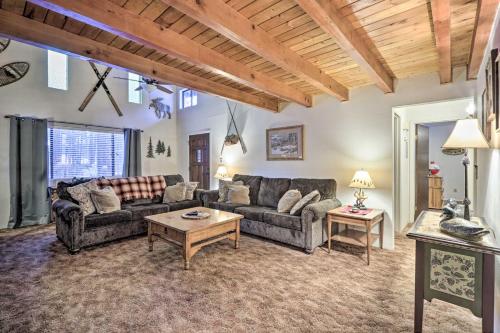 Pinetop Lakes Country Club Retreat with Porch - main image