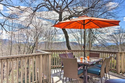 Luxe Rumbling Bald Retreat with Deck and Mountain View in Lake Lure, USA