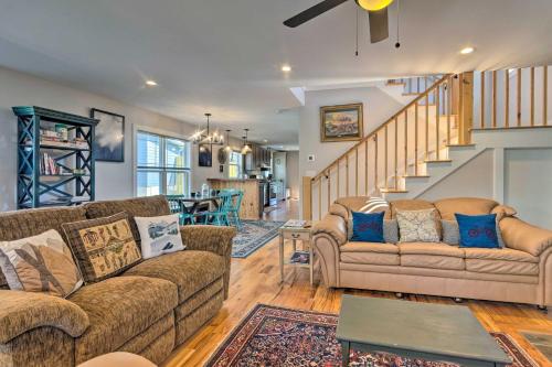 Downtown Brevard Retreat with Fire Pit and Deck! in Brevard, USA