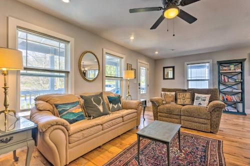 Downtown Brevard Retreat with Fire Pit and Deck! in Brevard, USA