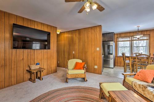 Home with Beach and Lake Access and Watercrafts Included - image 2