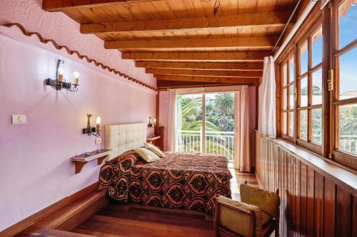 House with one bedroom in Buenavista del Norte with wonderful mountain view shared pool furnished terrace 1 km from the beach - image 2