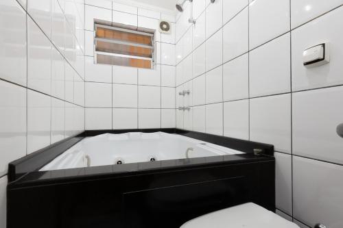 ห้องน้ำ, Hotel Analia Franco in อกวาราซา