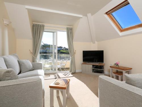 6 Chichester Court - image 3
