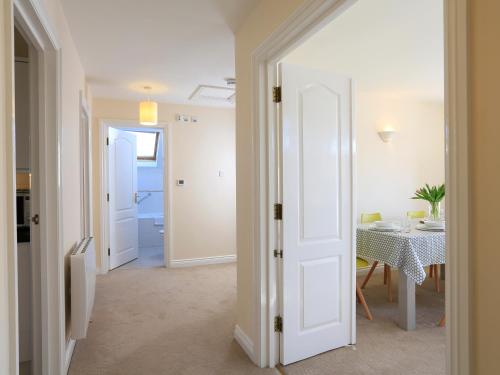 6 Chichester Court - image 2