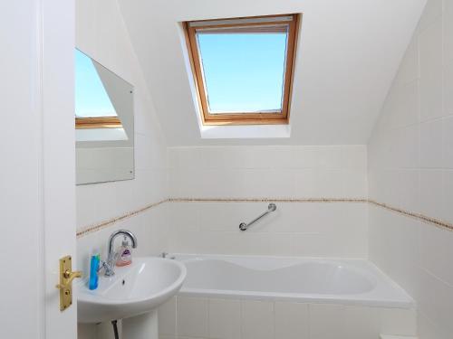 6 Chichester Court - main image