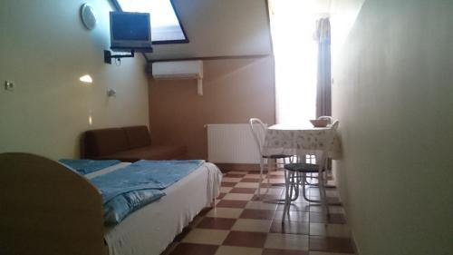 2 twin beds