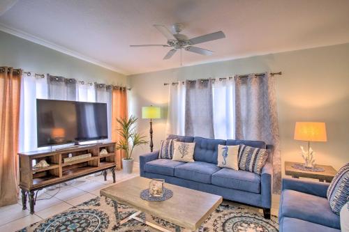 Cozy Melbourne Home with Deck and Pool 5 Mi to Beach! in Melbourne, USA