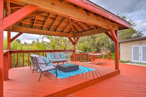 Cozy Melbourne Home with Deck and Pool 5 Mi to Beach! in Melbourne, USA