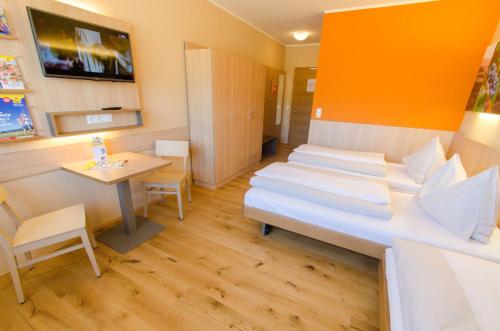 1 twin bed