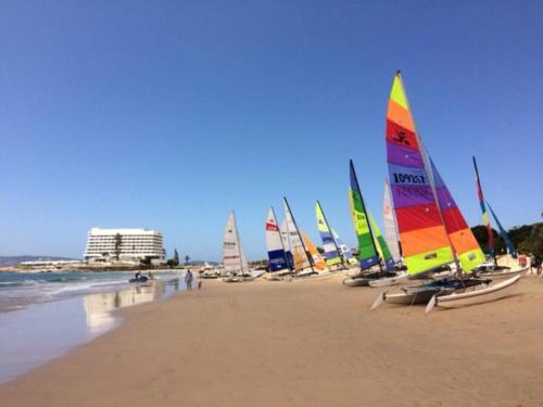 Capricorn Studio Two - 150m to Solar Beach, Patio & Braai, Wifi, DSTV & Netflix