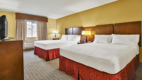 2 queen beds