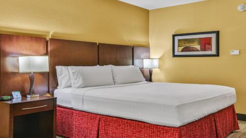 Holiday Inn Express & Suites Houston South - Pearland, an IHG Hotel