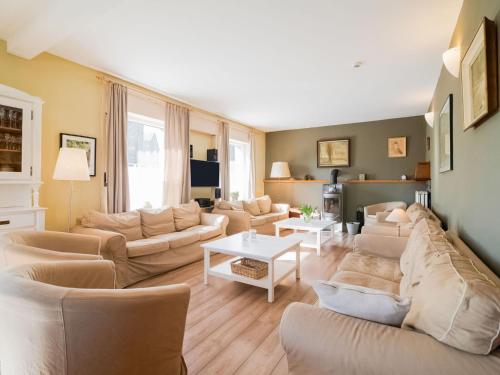 Attractive Holiday Home in Orchimont with Fenced Garden gîte à louer Aiglemont