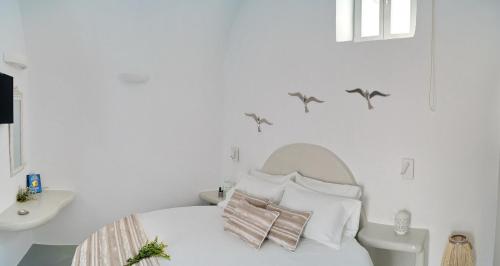 Golden Stone Santorini Suites - image 5