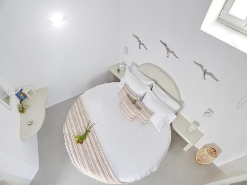 Golden Stone Santorini Suites - image 4