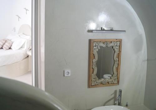 Golden Stone Santorini Suites - image 8