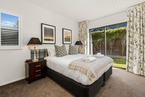 Central Queenstown 3-Bed Villa by Staysouth