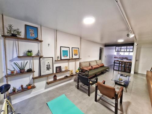 . Apartamento Artístico - Garagem - Ar Condicionado - Excelente Localização