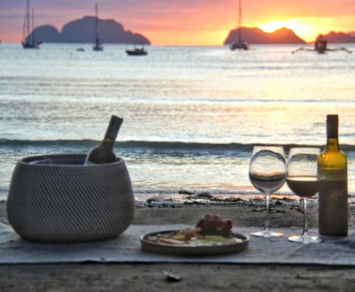 Maligaya Beach Bungalows – El Nido, WI